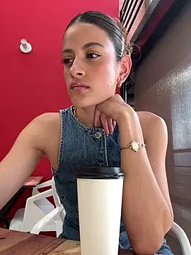 Snapshot of alana15 chatting on March 7, 9:12 pm alana15 online show from March 7, 9:12 pm