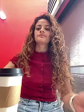 Snapshot of alana15 chatting on March 11, 9:32 pm alana15 online show from March 11, 9:32 pm