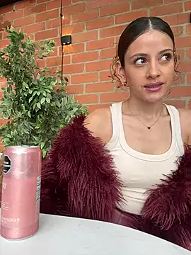 Snapshot of alana15 chatting on March 27, 9:47 pm alana15 online show from March 27, 9:47 pm