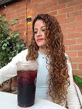 Snapshot of alana15 chatting on April 2, 9:12 pm alana15 online show from April 2, 9:12 pm