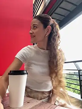 Snapshot of alana15 chatting on April 4, 9:23 pm alana15 online show from April 4, 9:23 pm