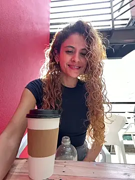 Snapshot of alana15 chatting on April 7, 9:48 pm alana15 online show from April 7, 9:48 pm