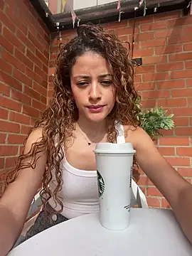 Snapshot of alana15 chatting on April 8, 8:53 pm alana15 online show from April 8, 8:53 pm