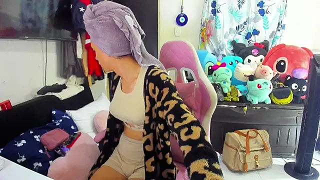 Lawrncesofiets online show from February 18, 10:47 pm