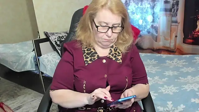 Snapshot of Frau_Marta chatting on February 7, 12:42 pm Frau Marta online show from February 7, 12:42 pm