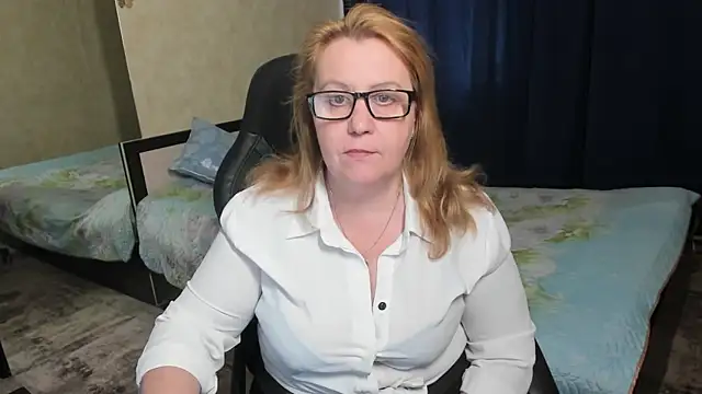 Snapshot of Frau_Marta chatting on February 28, 12:39 pm Frau Marta online show from February 28, 12:39 pm