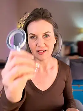 MaiseKnox online show from April 6, 10:33 pm