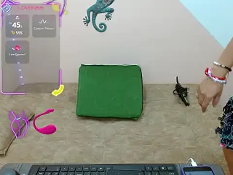 miss tinnymafe online show from November 18, 10:20 am