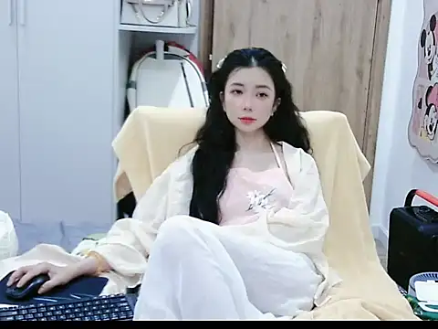 Snapshot of Cute_Ruby01 chatting on July 8, 11:48 am Cute Ruby01 online show from July 8, 11:48 am