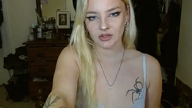 Snapshot of April_LoveUK chatting on November 9, 9:57 pm April LoveUK online show from November 9, 9:57 pm