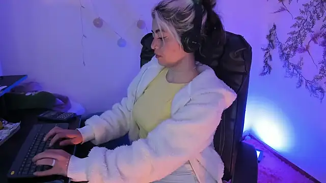 Sammysammy  online show from February 8, 4:14 am