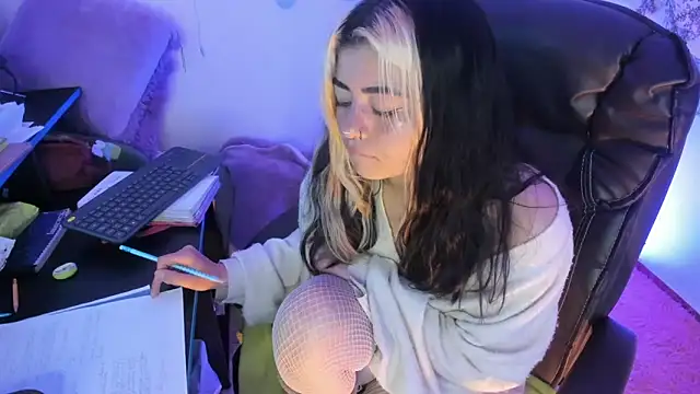 Sammysammy  online show from February 11, 6:40 am