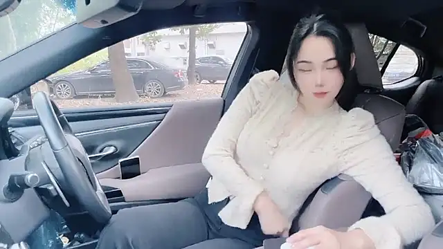 Snapshot of orla2021 chatting on December 13, 12:53 am orla2021 online show from December 13, 12:53 am