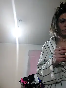 Snapshot of JoLeNe27 chatting on March 19, 6:12 pm JoLeNe27 online show from March 19, 6:12 pm