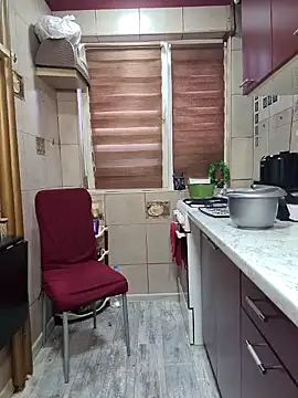 Snapshot of charrlote_love chatting on December 31, 12:15 pm charrlote love online show from December 31, 12:15 pm