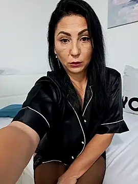 Snapshot of charrlote_love chatting on October 6, 2:03 pm charrlote love online show from October 6, 2:03 pm