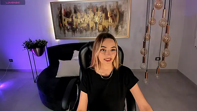 Snapshot of MelissaMoore_ chatting on March 3, 2:39 am MelissaMoore online show from March 3, 2:39 am