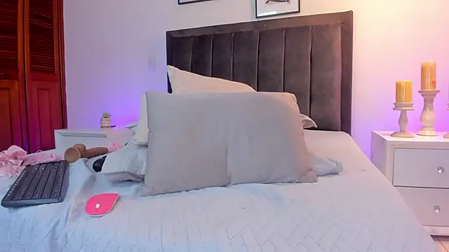 isa bunny online show from February 25, 7:09 am