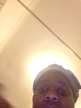 Snapshot of Galcraze chatting on December 19, 8:38 pm Galcraze online show from December 19, 8:38 pm