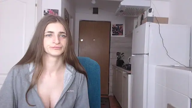 Snapshot of simyhvn chatting on February 15, 6:23 am simyhvn online show from February 15, 6:23 am