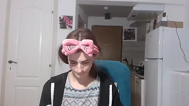 Snapshot of simyhvn chatting on February 20, 4:57 pm simyhvn online show from February 20, 4:57 pm