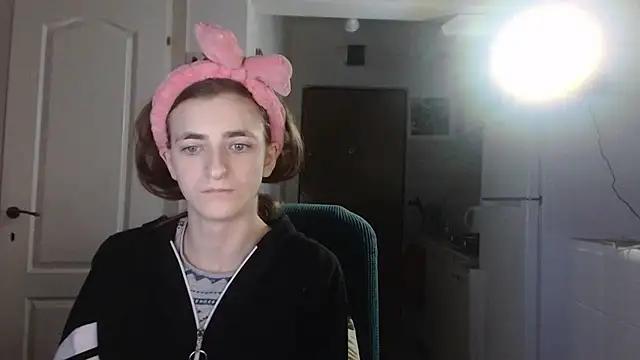 Snapshot of simyhvn chatting on February 21, 5:02 am simyhvn online show from February 21, 5:02 am