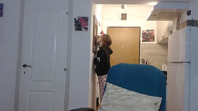 Snapshot of simyhvn chatting on March 4, 5:11 am simyhvn online show from March 4, 5:11 am