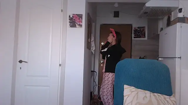 Snapshot of simyhvn chatting on March 7, 5:08 am simyhvn online show from March 7, 5:08 am