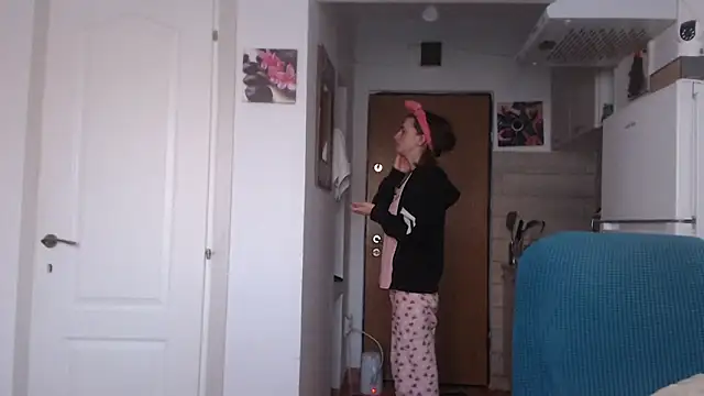 Snapshot of simyhvn chatting on March 8, 5:07 am simyhvn online show from March 8, 5:07 am