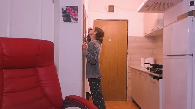 Snapshot of simyhvn chatting on December 2, 5:35 am simyhvn online show from December 2, 5:35 am