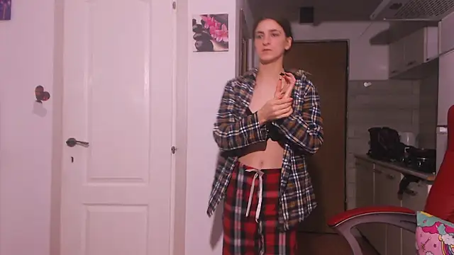 Snapshot of simyhvn chatting on December 15, 6:06 am simyhvn online show from December 15, 6:06 am