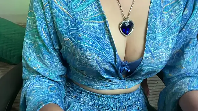 Queen Angelena online show from June 26, 5:50 pm