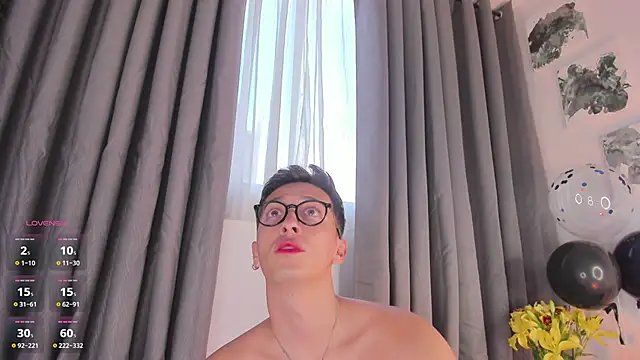 Thiago jones online show from December 3, 8:18 pm