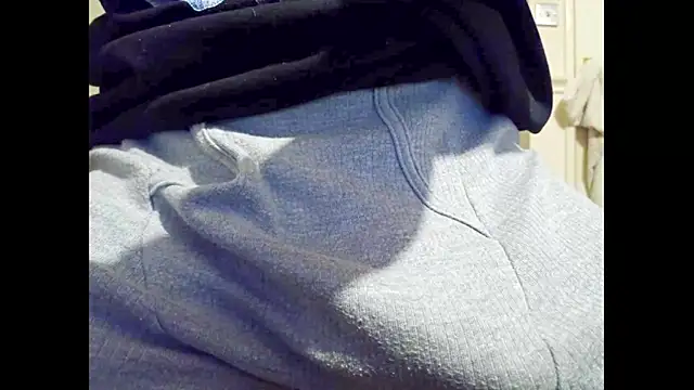 hairyuncut00 online show from December 4, 5:21 pm