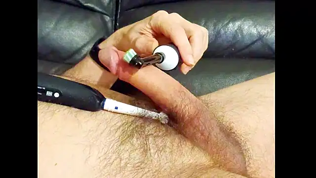 hairyuncut00 online show from April 16, 8:48 am