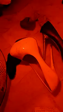 Misspadrona88 online show from February 14, 4:15 pm