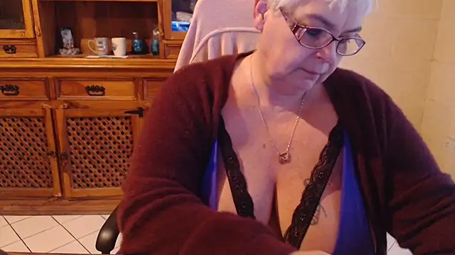 MISS LINDAH online show from March 4, 6:15 am