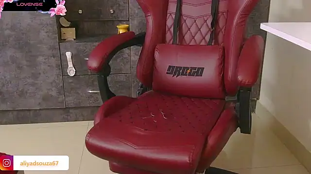 Snapshot of aliyadsouza chatting on March 18, 8:26 pm aliyadsouza online show from March 18, 8:26 pm