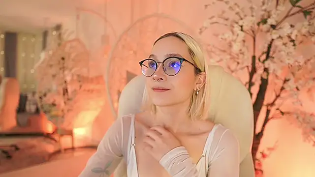 DalahiaRush online show from February 8, 11:33 am