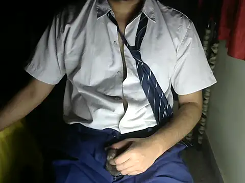 aloneboy1996 online show from August 1, 8:08 pm