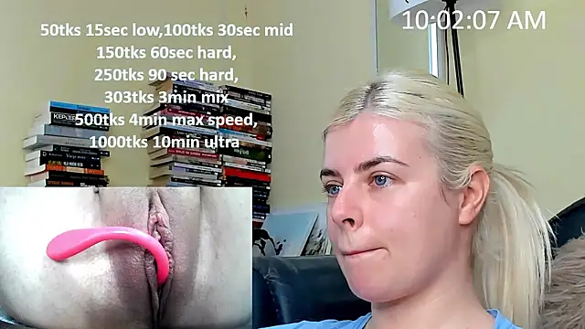 queenofthenighttt online show from January 16, 9:02 am