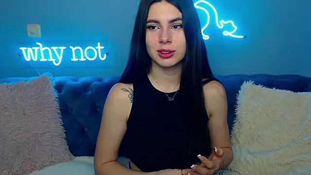 Snapshot of ViollinaLove chatting on February 3, 5:40 am ViollinaLove online show from February 3, 5:40 am