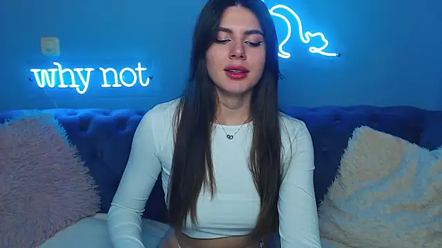 Snapshot of ViollinaLove chatting on February 15, 8:44 am ViollinaLove online show from February 15, 8:44 am