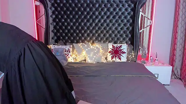 Rebecca Diamond online show from December 23, 6:00 am