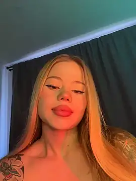 curchez  online show from December 25, 9:00 pm