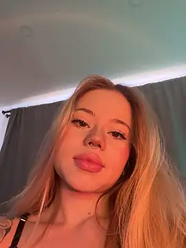 curchez  online show from January 18, 8:30 pm