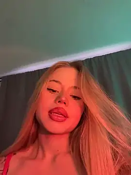 curchez  online show from February 10, 8:31 pm