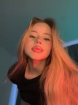 curchez  online show from February 12, 8:40 pm