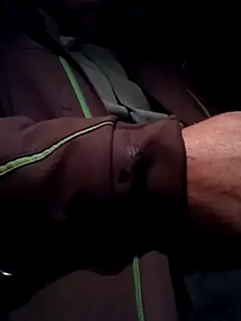 Snapshot of Rolandxxxr chatting on December 1, 4:29 pm Rolandxxxr online show from December 1, 4:29 pm