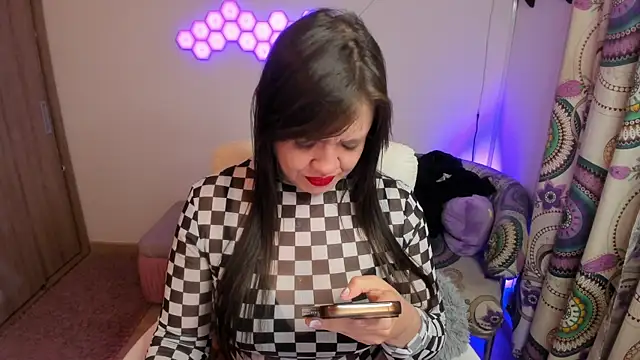 sophia grants online show from December 5, 6:22 am